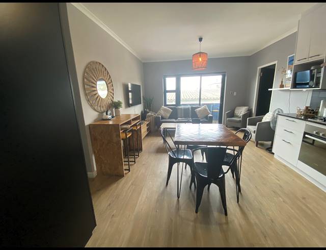 2 BEDROOM APARTMENT TO LET IN BEACHFRONT